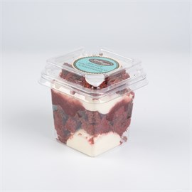Десерт Красный бархат с клубникой 140 гр 0015